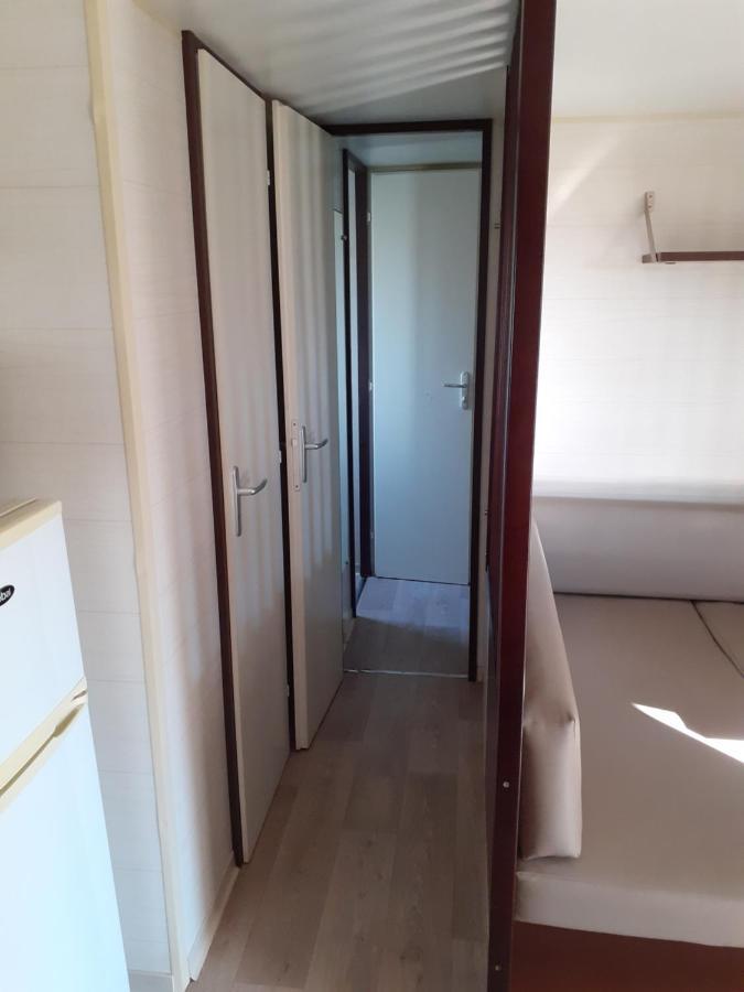 Mobilhome Agreable Sans Draps Ni Serviettes Port-la-Nouvelle Exteriör bild
